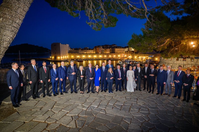 Uzvanici samita 'Inicijativa triju mora' prošetali Stradunom