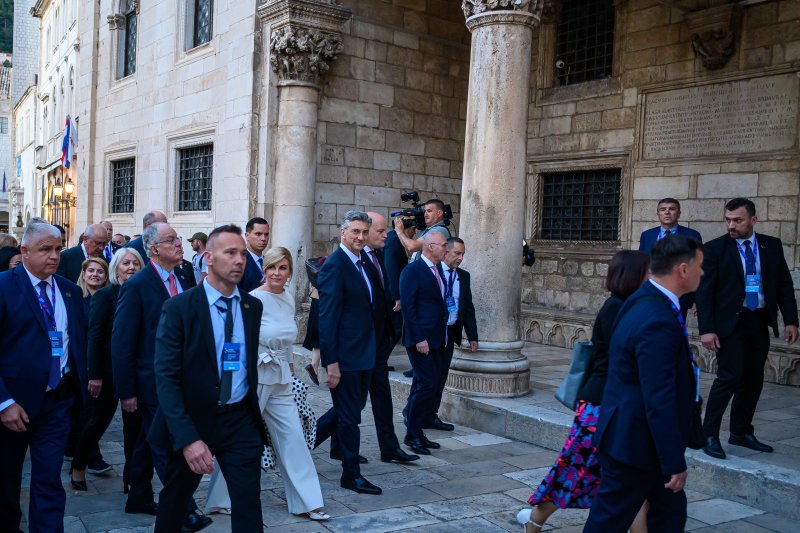 Uzvanici samita 'Inicijativa triju mora' prošetali Stradunom