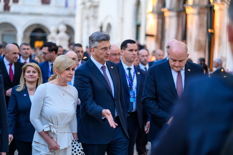 Uzvanici samita 'Inicijativa triju mora' prošetali Stradunom