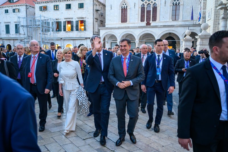 Uzvanici samita 'Inicijativa triju mora' prošetali Stradunom