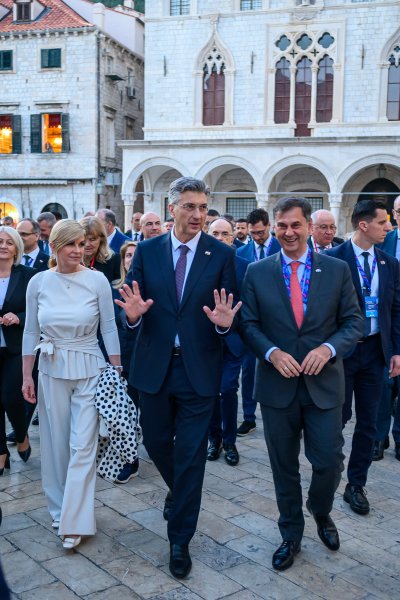 Uzvanici samita 'Inicijativa triju mora' prošetali Stradunom