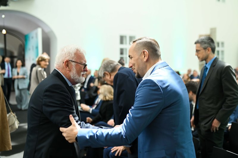 Vjekoslav Majetić, Ivan Bartulović