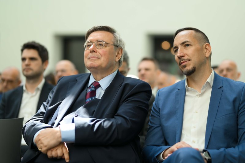 Pascal Hektor, Ivan Bartulović