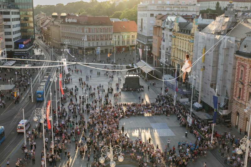 Cest is the best - performerska predstava: Hod po žici iznad Manduševca u Zagrebu