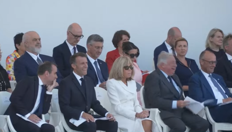 Svjetski čelnici na vojnom mimohodu u Parizu