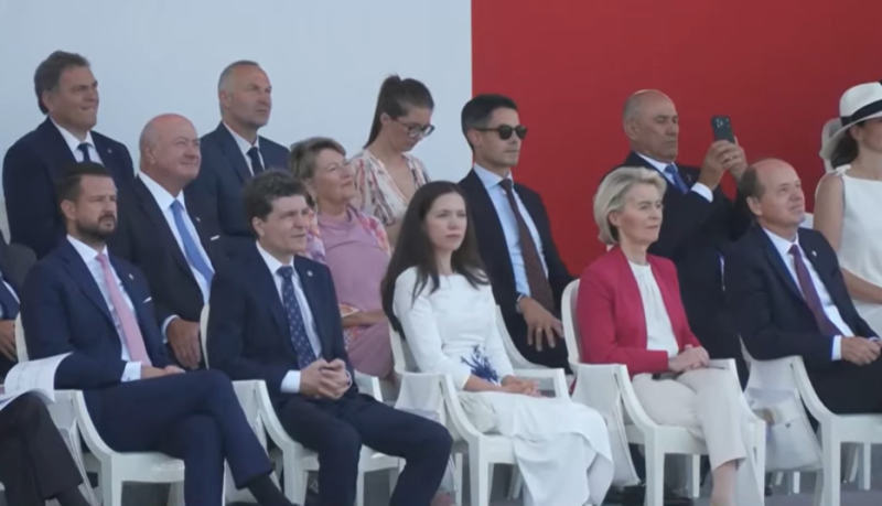 Svjetski čelnici na vojnom mimohodu u Parizu