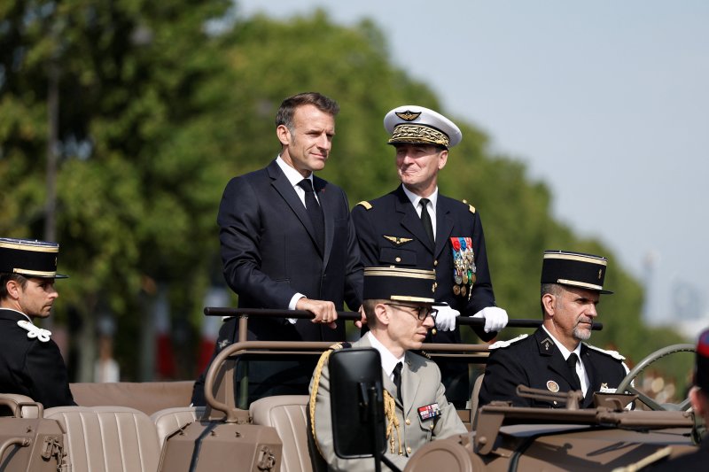 Vojni mimohod u Parizu
