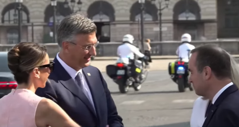 Vojni mimohod u Parizu