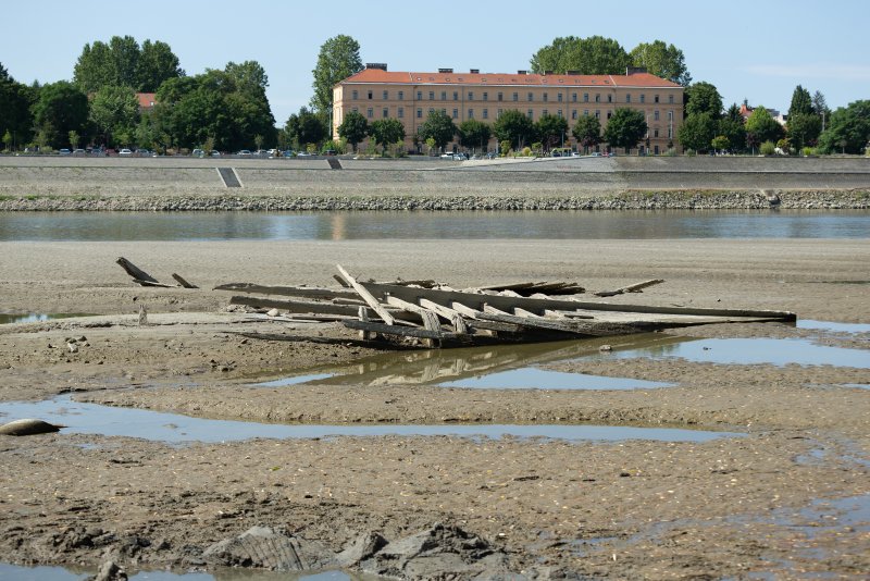 Rekordno niski vodostaj Drave kod Osijeka