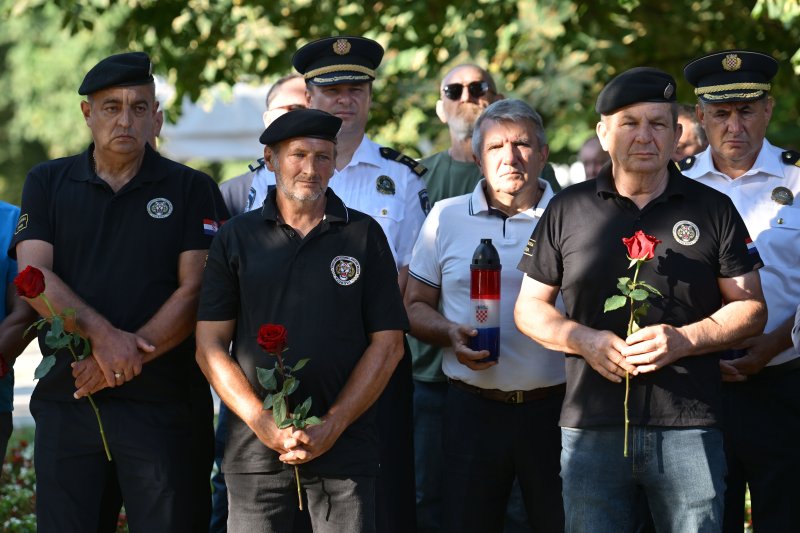 Diljem Hrvatske položeni vijenci i zapaljene svijeće povodom obljetnice Oluje