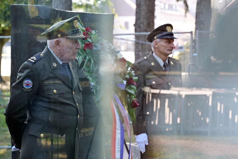 Diljem Hrvatske položeni vijenci i zapaljene svijeće povodom obljetnice Oluje