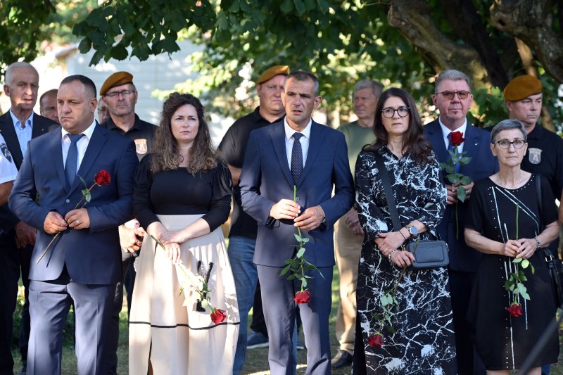 Diljem Hrvatske položeni vijenci i zapaljene svijeće povodom obljetnice Oluje