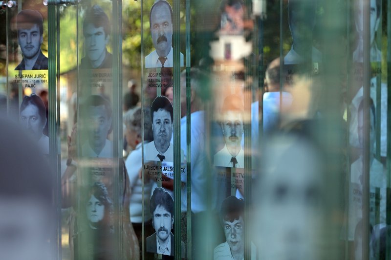 Diljem Hrvatske položeni vijenci i zapaljene svijeće povodom obljetnice Oluje
