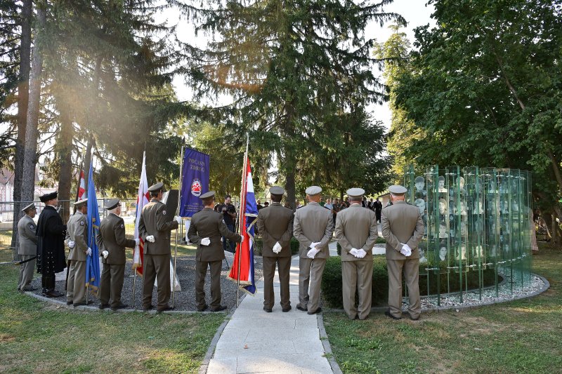 Diljem Hrvatske položeni vijenci i zapaljene svijeće povodom obljetnice Oluje