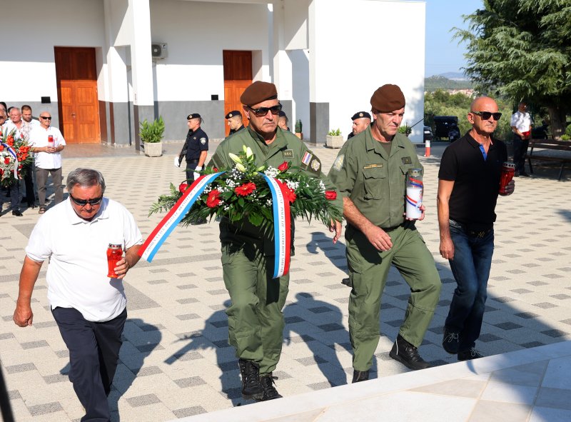 Diljem Hrvatske položeni vijenci i zapaljene svijeće povodom obljetnice Oluje