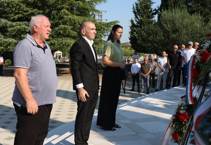Diljem Hrvatske položeni vijenci i zapaljene svijeće povodom obljetnice Oluje