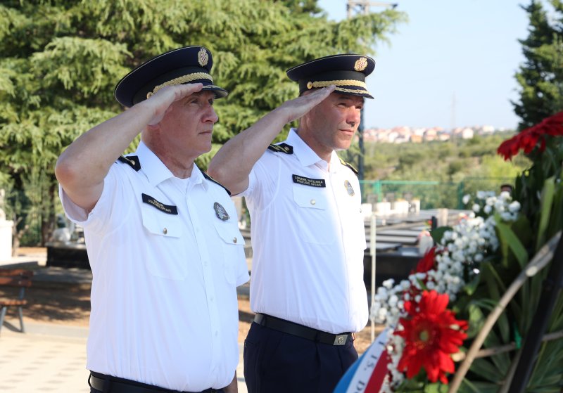 Diljem Hrvatske položeni vijenci i zapaljene svijeće povodom obljetnice Oluje
