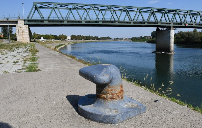 Slavonski Brod: Savu dijeli dvadesetak centimetara od najnižeg zabilježenog vodostaja