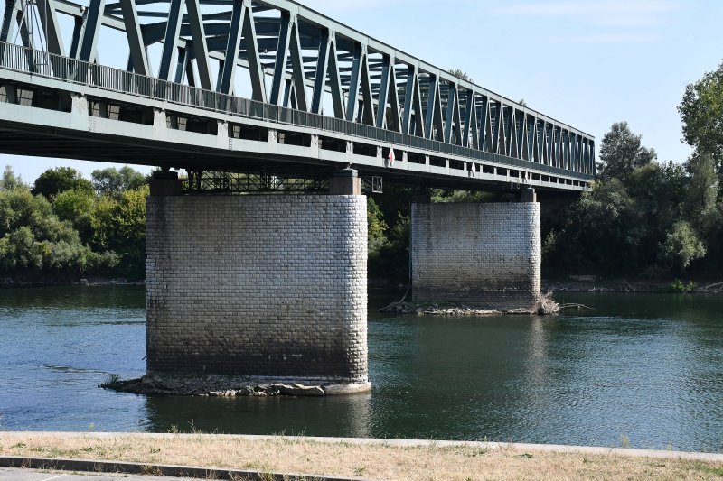 Slavonski Brod: Savu dijeli dvadesetak centimetara od najnižeg zabilježenog vodostaja