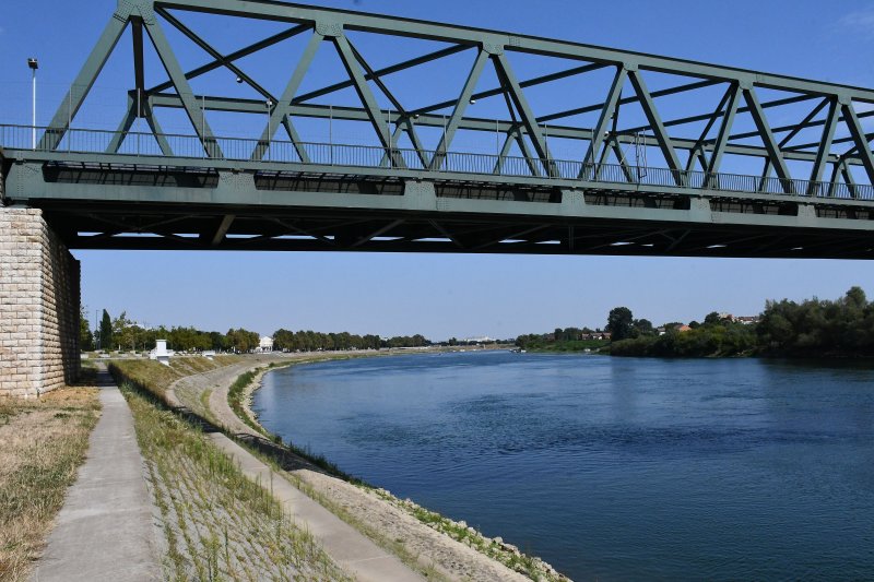 Slavonski Brod: Savu dijeli dvadesetak centimetara od najnižeg zabilježenog vodostaja