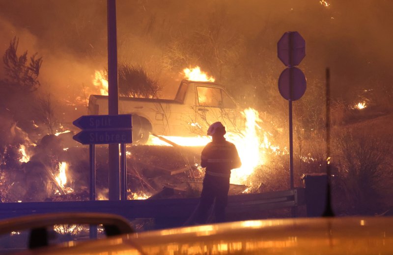 Izgorjeli su auti, brodovi i kuće...