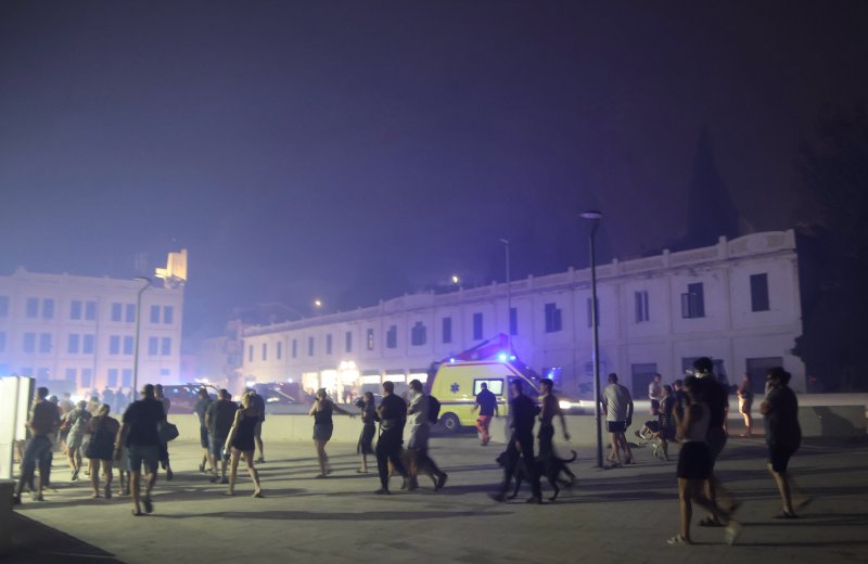 Izgorjeli su auti, brodovi i kuće...