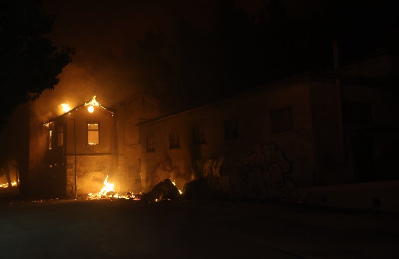 Izgorjeli su auti, brodovi i kuće...