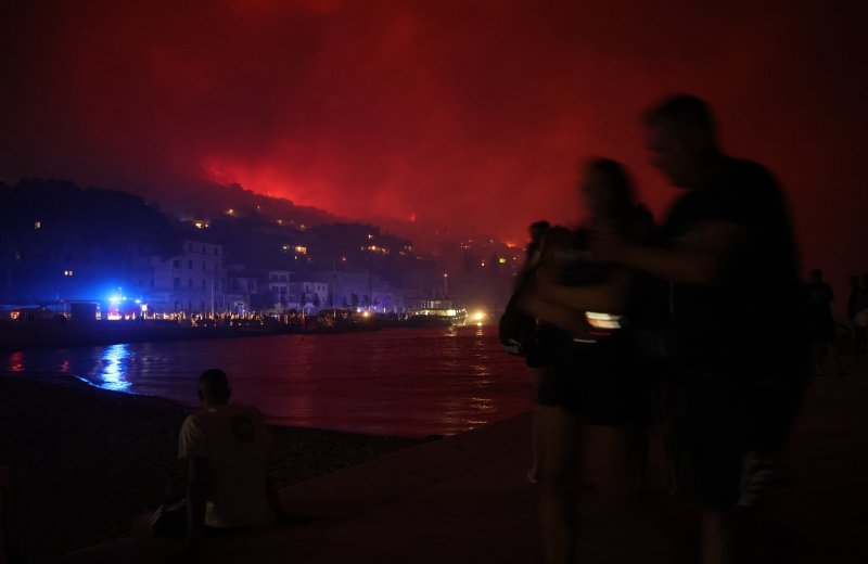 Izgorjeli su auti, brodovi i kuće...