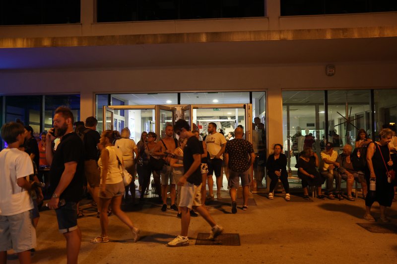 Evakuirani građani u dvorani Ribnjak