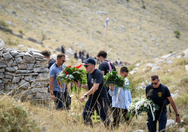 Na Kornatima obilježena 19. godišnjica tragedije u kojoj je poginulo 12 vatrogasaca