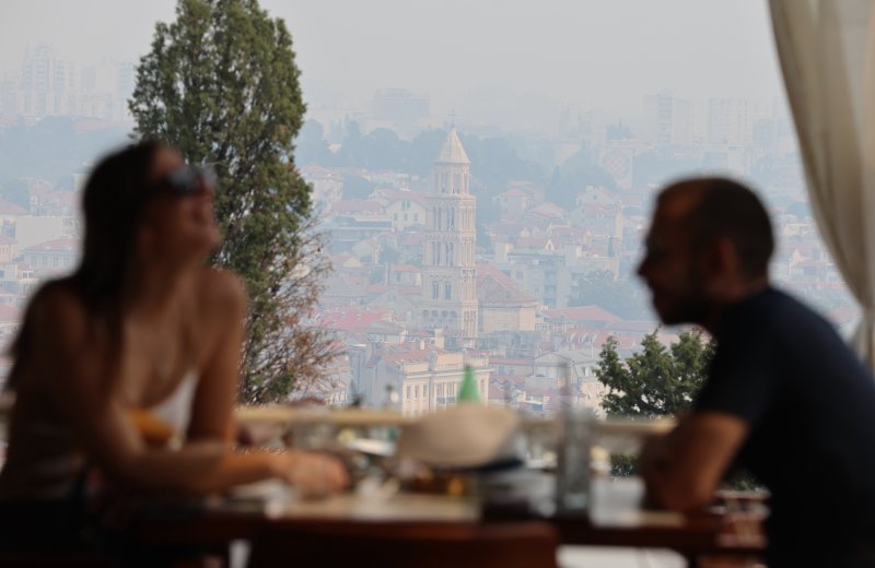 Split prekriven dimom zbog požara kod Tomislavgrada