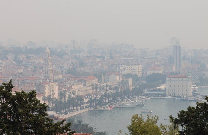 Split prekriven dimom zbog požara kod Tomislavgrada