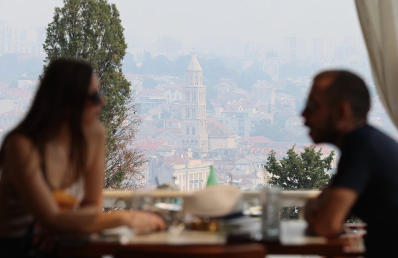 Split prekriven dimom zbog požara kod Tomislavgrada