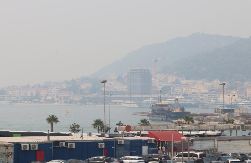 Split prekriven dimom zbog požara kod Tomislavgrada