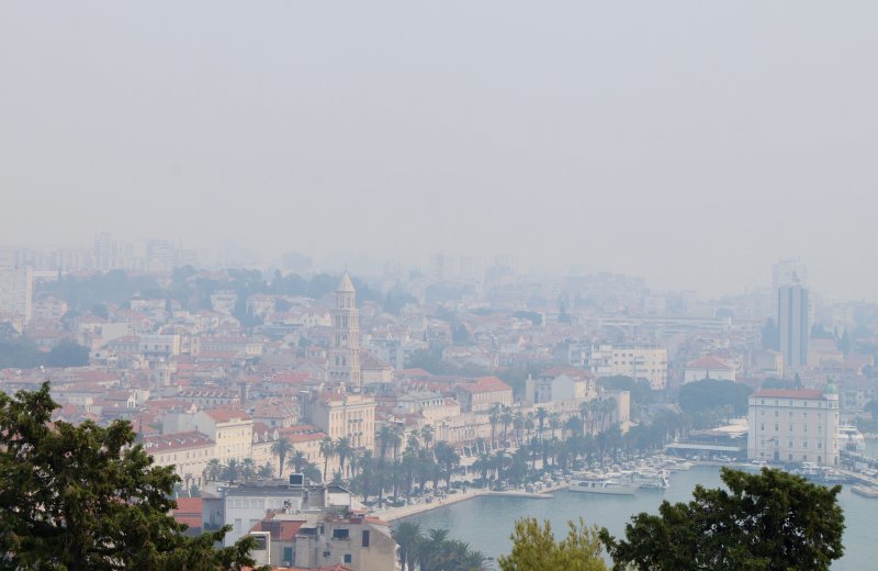 Split prekriven dimom zbog požara kod Tomislavgrada