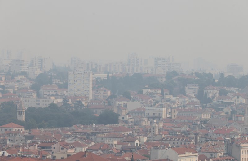 Split prekriven dimom zbog požara kod Tomislavgrada