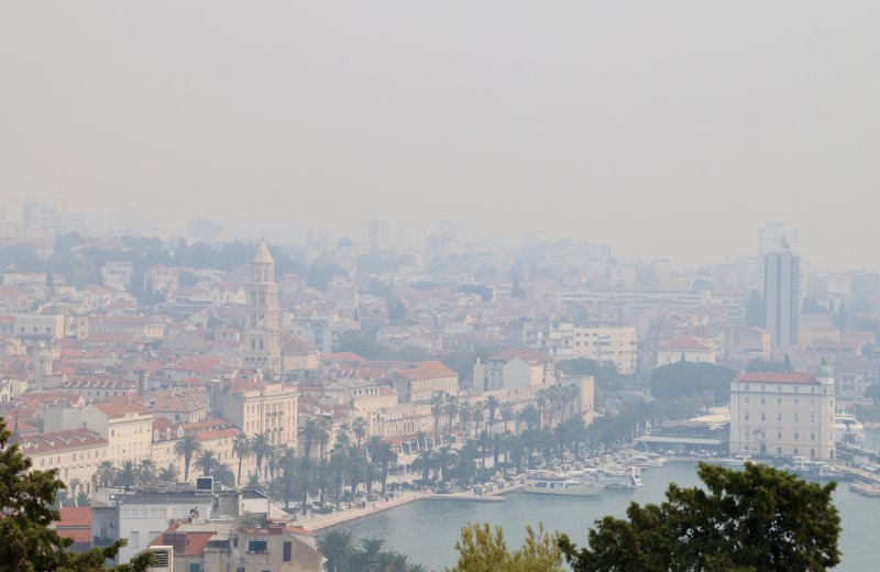 Split prekriven dimom zbog požara kod Tomislavgrada