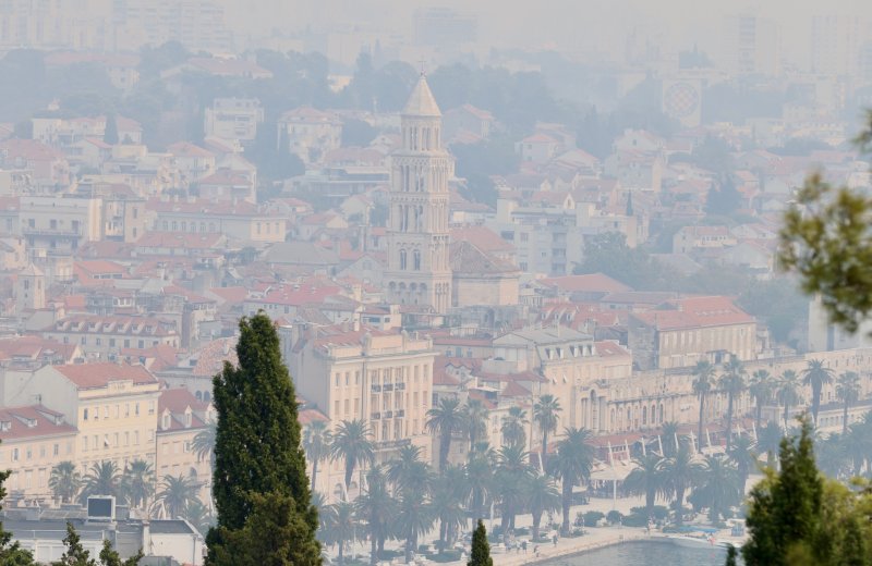 Split prekriven dimom zbog požara kod Tomislavgrada