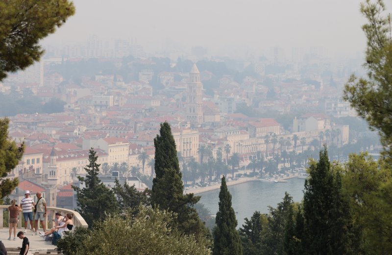 Split prekriven dimom zbog požara kod Tomislavgrada