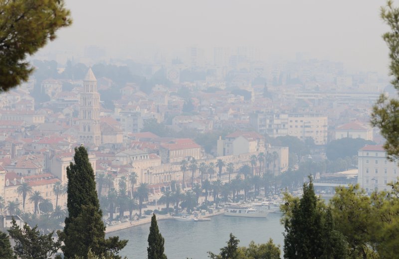 Split prekriven dimom zbog požara kod Tomislavgrada