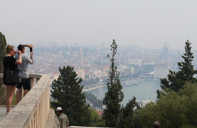 Split prekriven dimom zbog požara kod Tomislavgrada