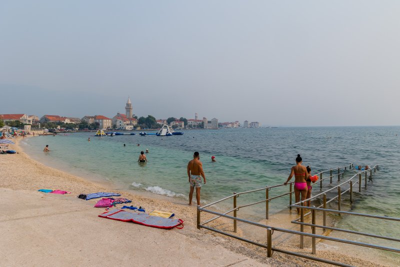 Slaba vidljivost u Kaštelima zbog velikog požara u okolici Tomislavgrada