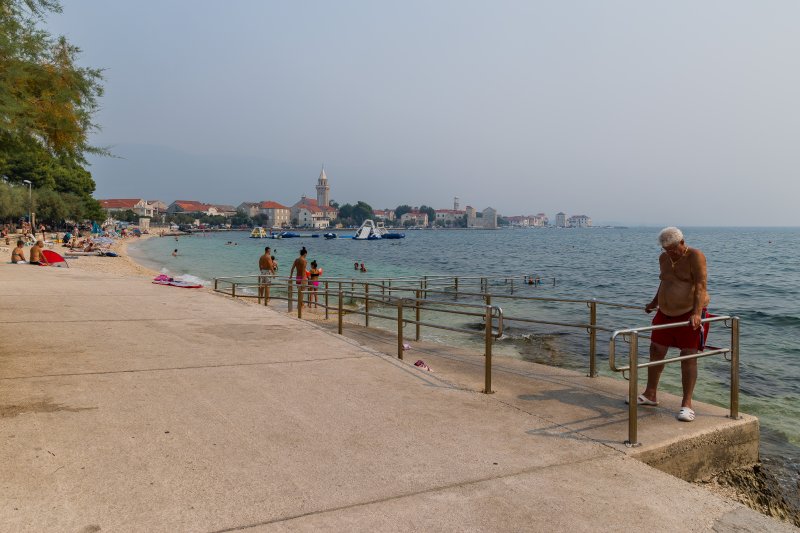 Slaba vidljivost u Kaštelima zbog velikog požara u okolici Tomislavgrada