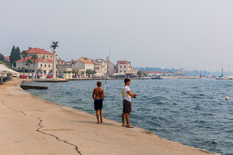 Slaba vidljivost u Kaštelima zbog velikog požara u okolici Tomislavgrada