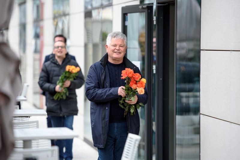 Andro Vlahušić dijelio ruže svojim sugrađankama