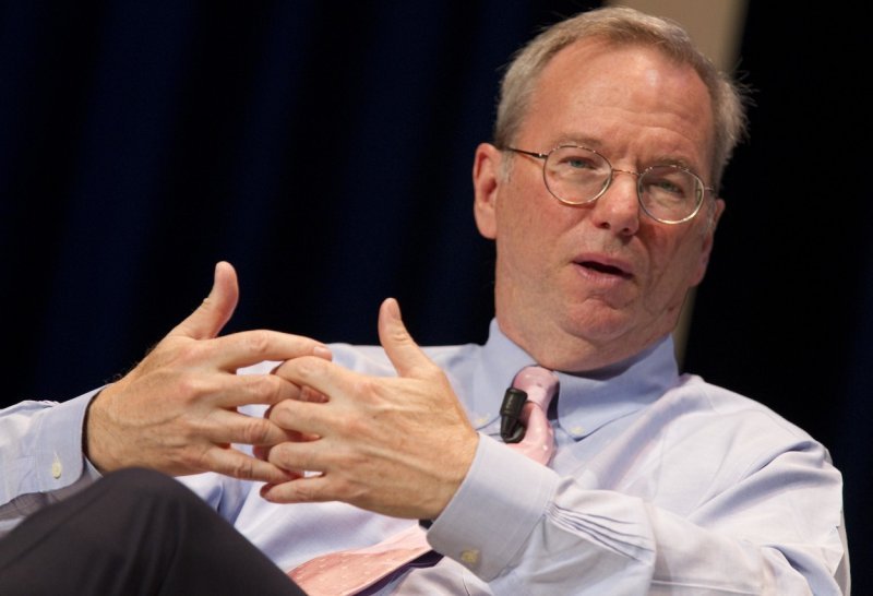 Kolovoz 2001. - Eric Schmidt postaje direktor Googlea