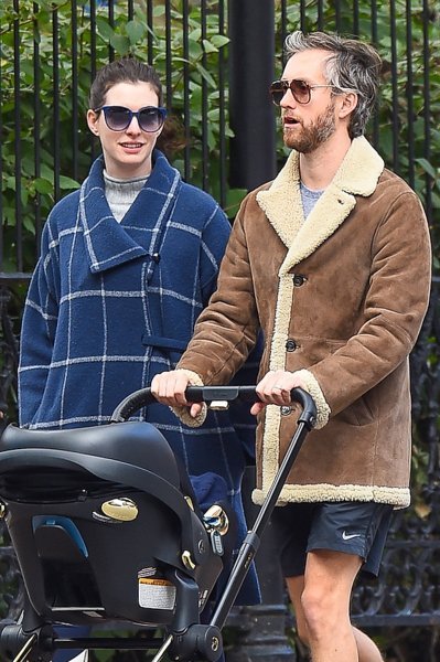 Anne Hathaway i Adam Shulman