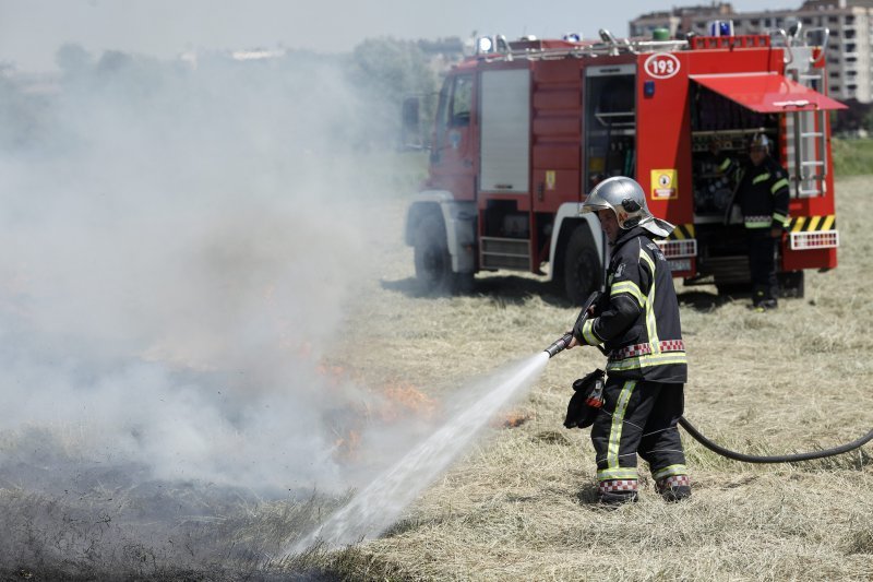 Maturant bacio signalnu raketu i izazvao požar