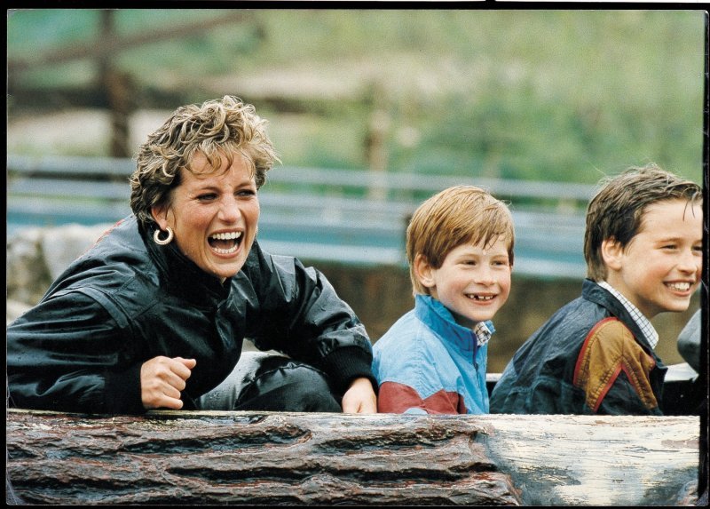 Princeza Diana sa sinovima Williamom i Harryjem