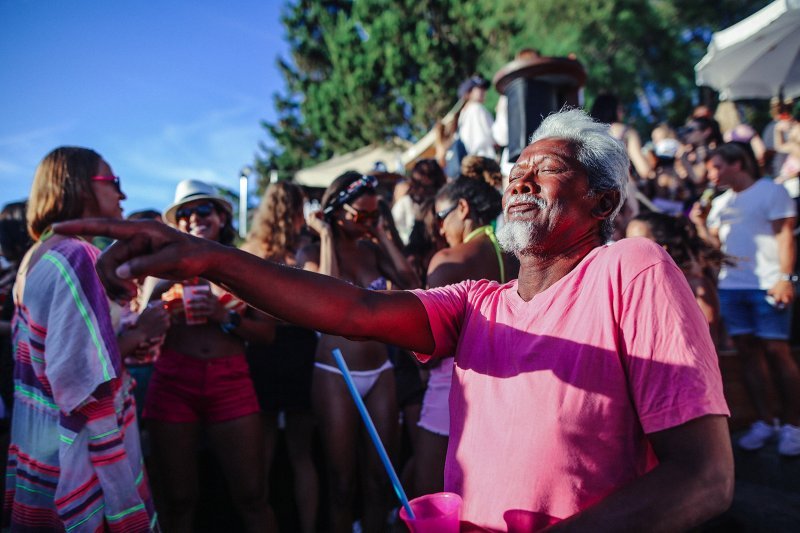 DJ Ressless zagrijao atmosferu na afterbeach zabavi u Hula Hula beach baru